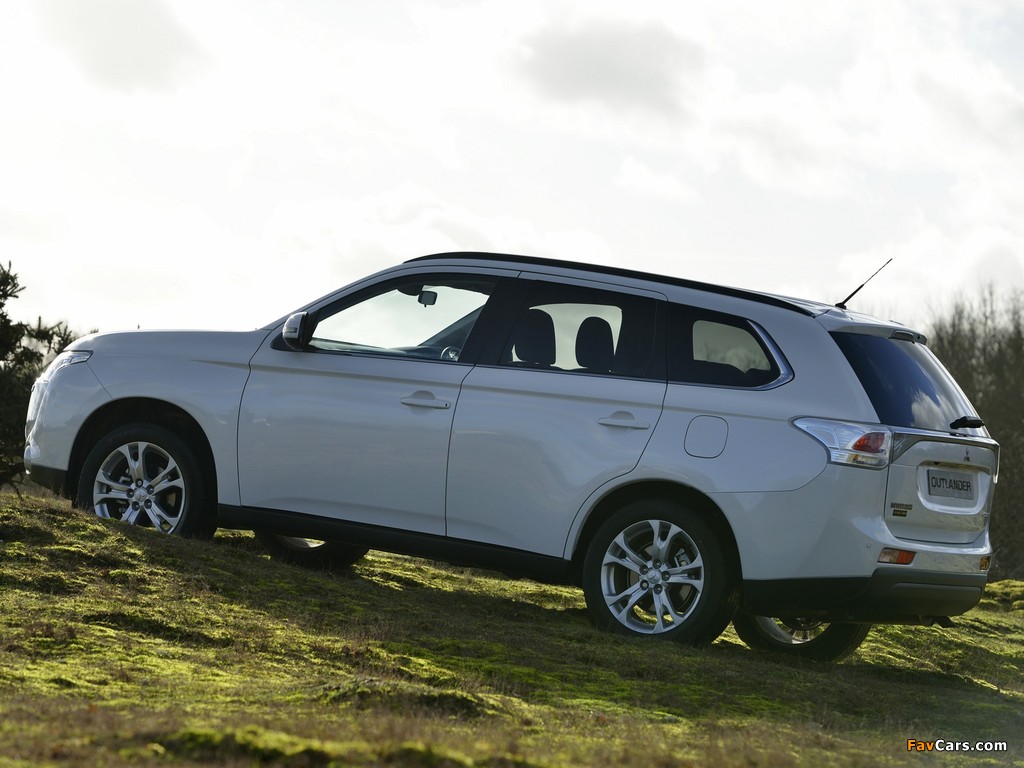 Mitsubishi Outlander UK-spec 2013 wallpapers (1024 x 768)