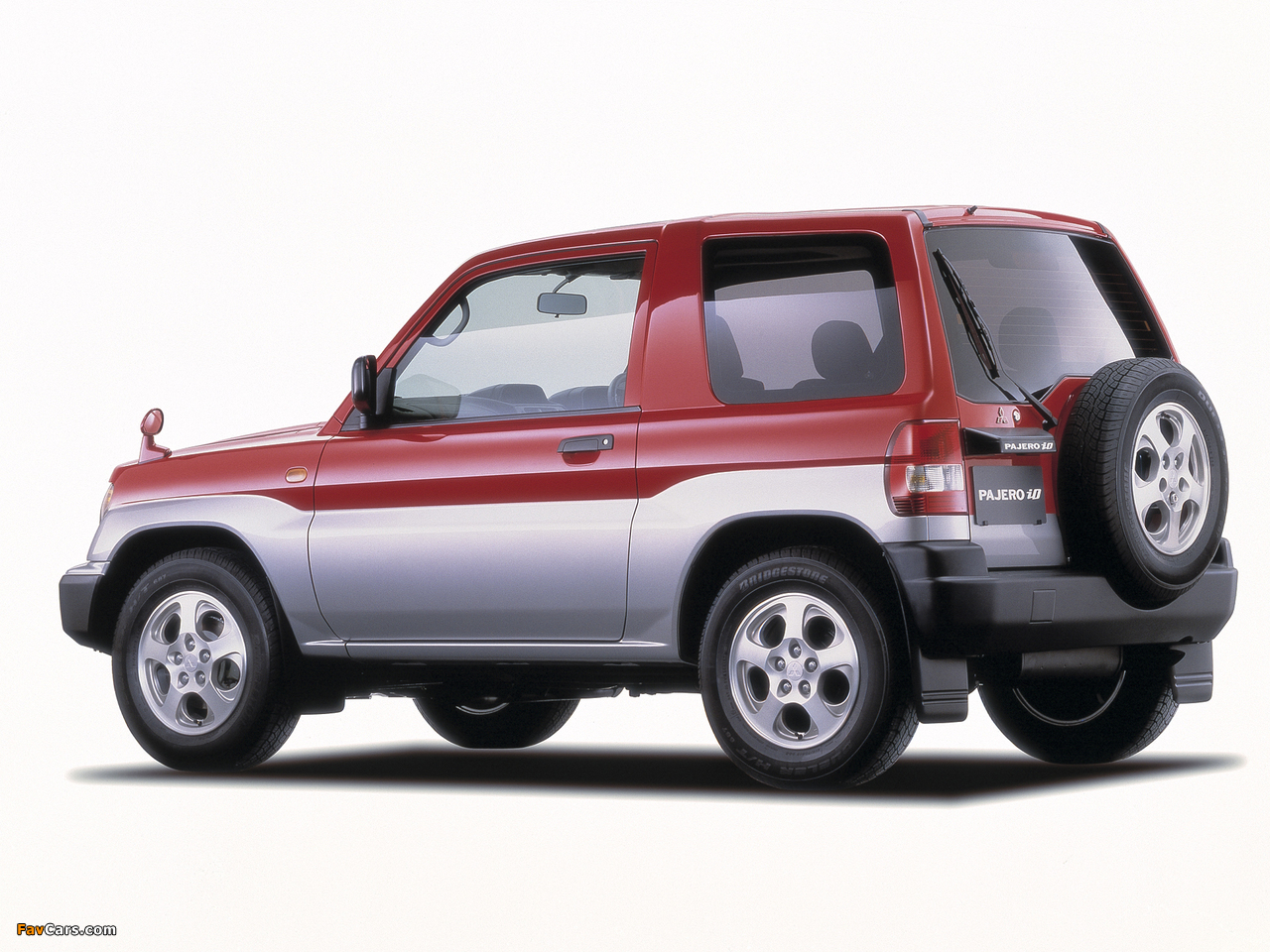 Mitsubishi Pajero iO 3-door 1998–2000 photos (1280 x 960)
