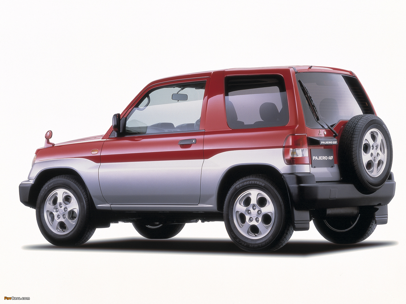 Mitsubishi Pajero iO 3-door 1998–2000 photos (1600 x 1200)
