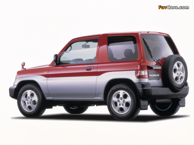 Mitsubishi Pajero iO 3-door 1998–2000 photos (640 x 480)