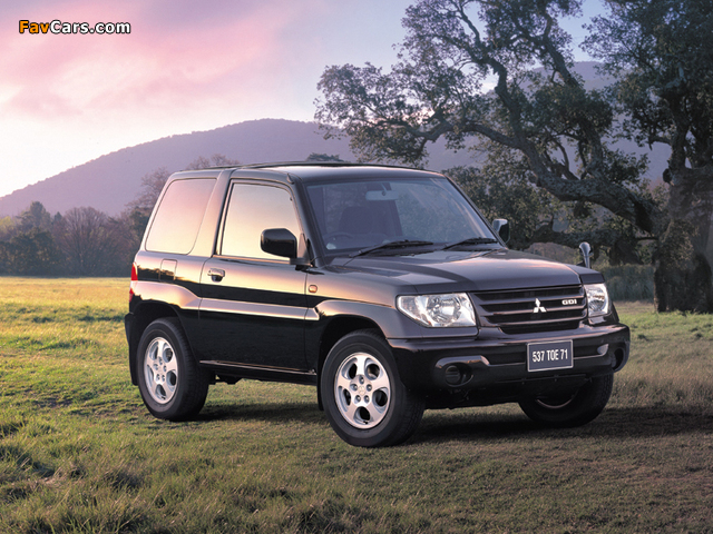 Photos of Mitsubishi Pajero iO 3-door 2000–07 (640 x 480)