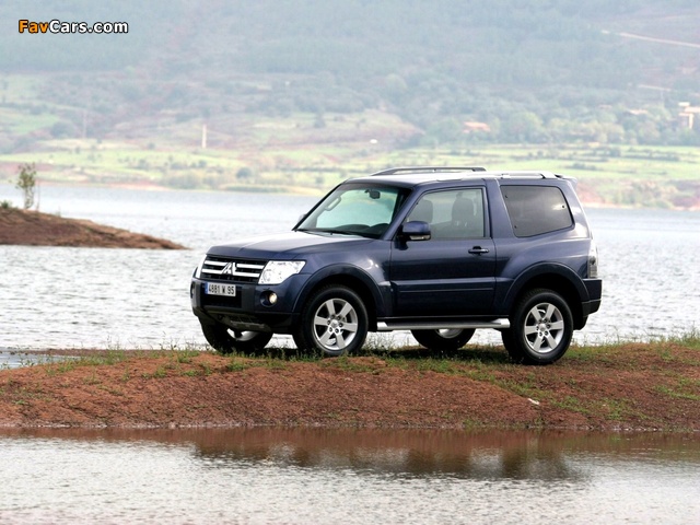 Images of Mitsubishi Pajero 3-door 2006 (640 x 480)