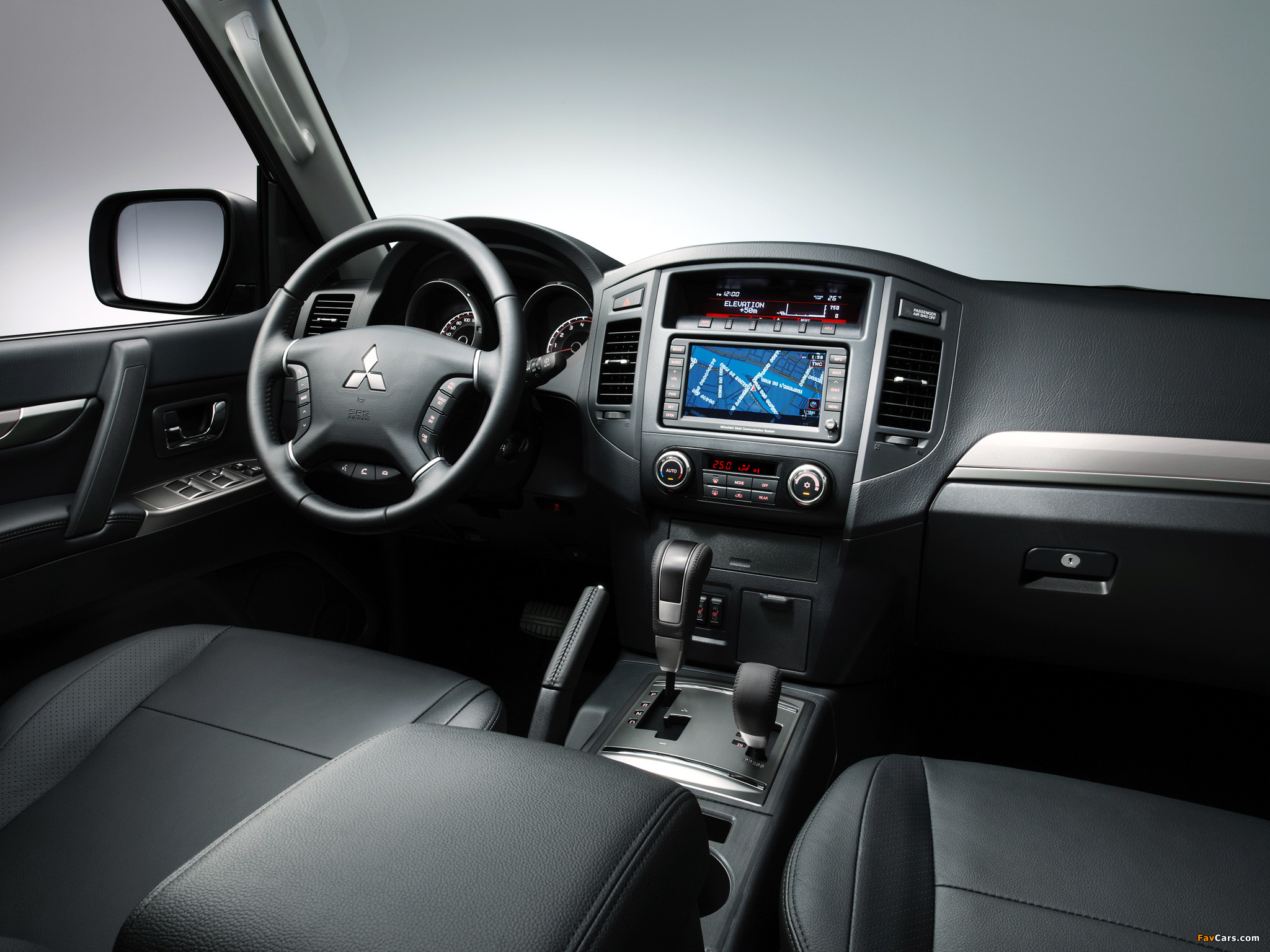 Images of Mitsubishi Pajero 5-door 2011 (2048 x 1536)
