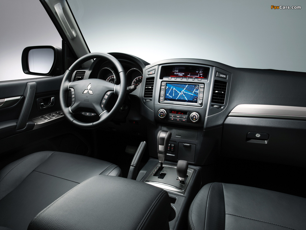Images of Mitsubishi Pajero 5-door 2011 (1024 x 768)