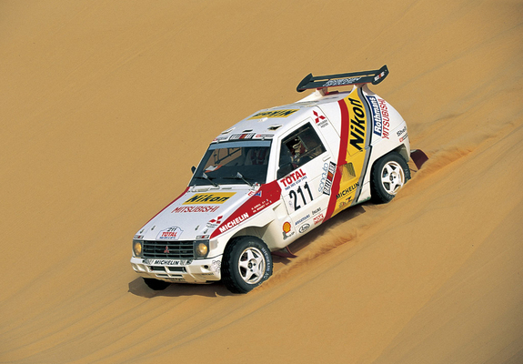 Mitsubishi Pajero Rally-Car 1992–96 photos