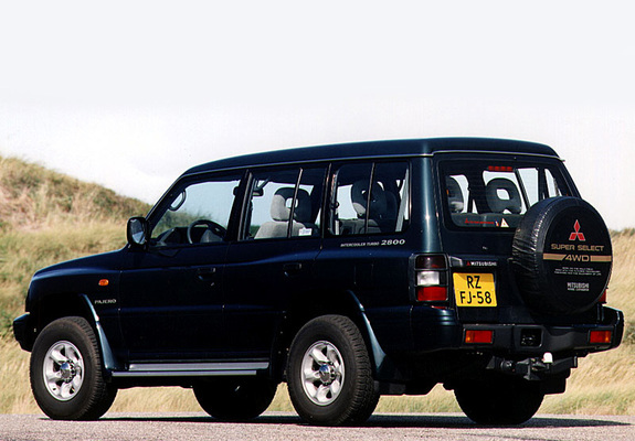 Mitsubishi Pajero Wagon 1997–99 wallpapers