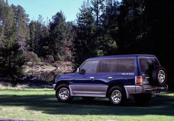 Mitsubishi Pajero Wagon JP-spec 1997–99 wallpapers