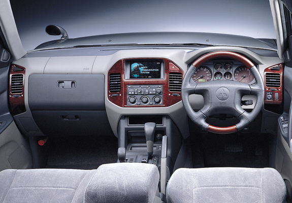 Mitsubishi Pajero LongExceed JP-spec 1999–2002 pictures