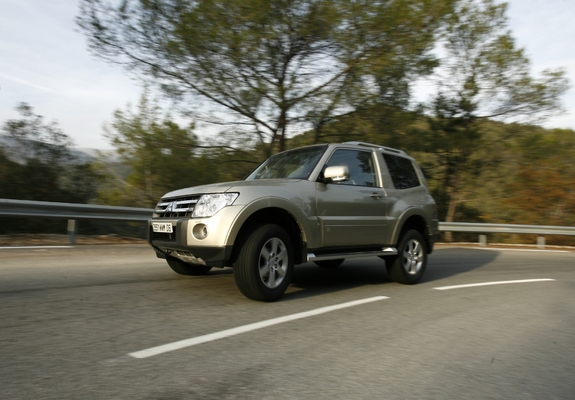 Mitsubishi Pajero 3-door 2006 pictures