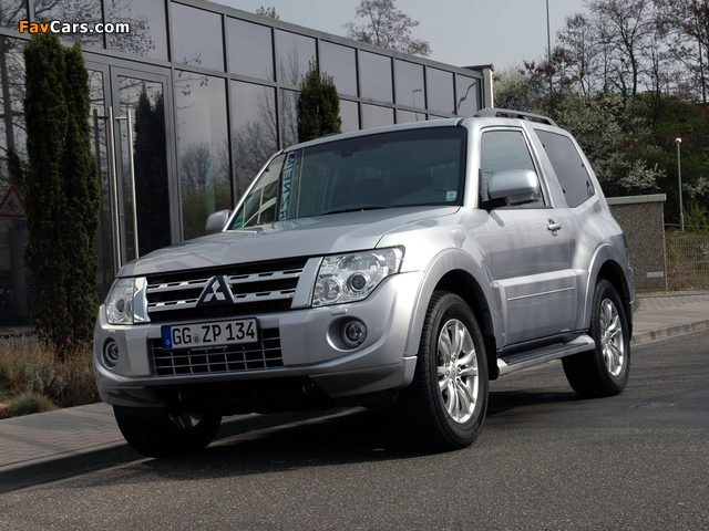 Mitsubishi Pajero 3-door 2006 wallpapers (640 x 480)