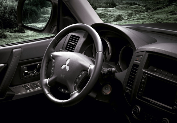 Mitsubishi Pajero 5-door 2011 images