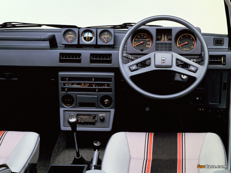 Photos of Mitsubishi Pajero Metal Top (I) 1982–91 (800 x 600)