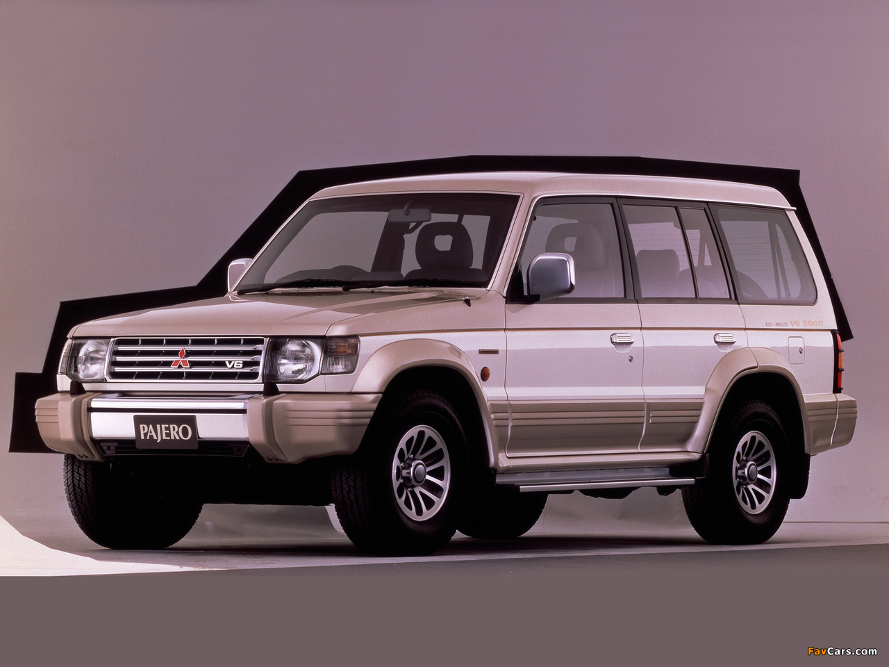 Photos of Mitsubishi Pajero Wagon JP-spec (II) 1991–97 (1280 x 960)