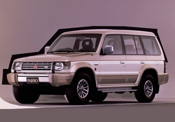Photos of Mitsubishi Pajero Wagon JP-spec (II) 1991–97