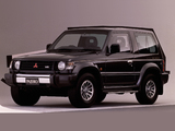 Photos of Mitsubishi Pajero Metal Top JP-spec 1991–99