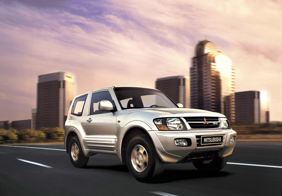 Photos of Mitsubishi Pajero 3-door 1999–2006