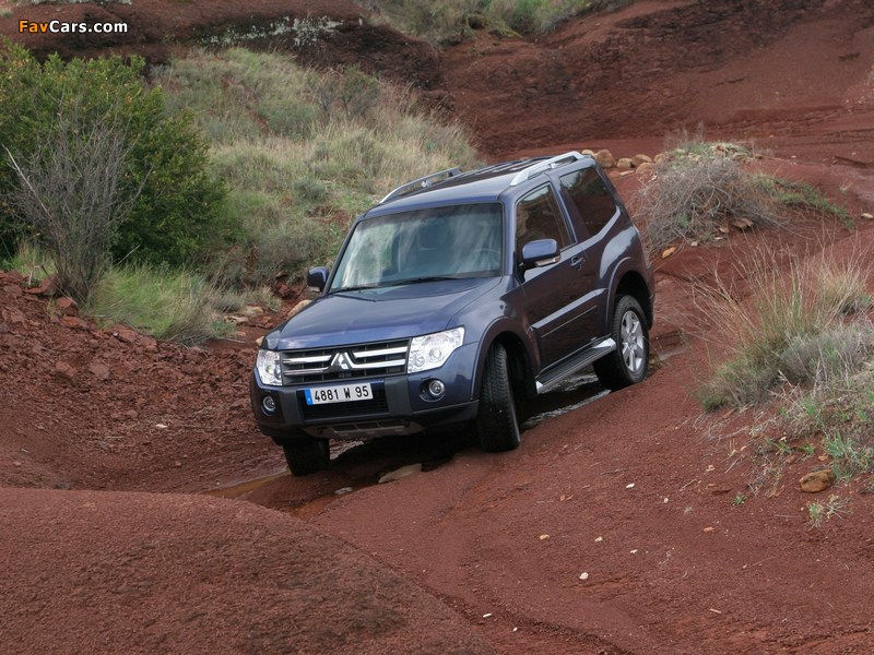 Photos of Mitsubishi Pajero 3-door 2006 (800 x 600)