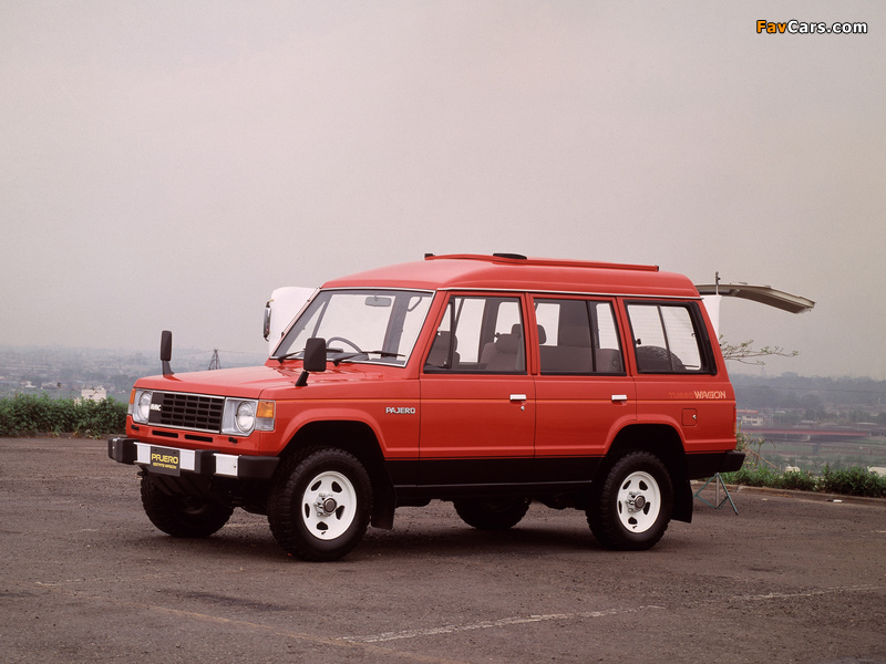 Pictures of Mitsubishi Pajero Wagon High Roof (I) 1983–91 (800 x 600)