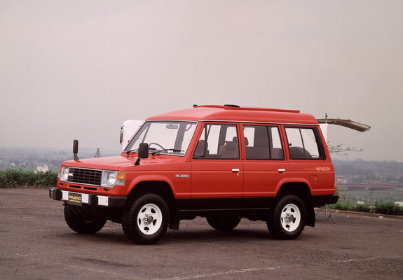 Pictures of Mitsubishi Pajero Wagon High Roof (I) 1983–91