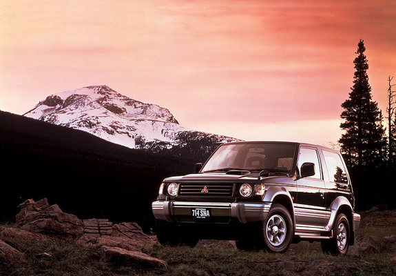 Pictures of Mitsubishi Pajero Metal Top JP-spec 1991–99