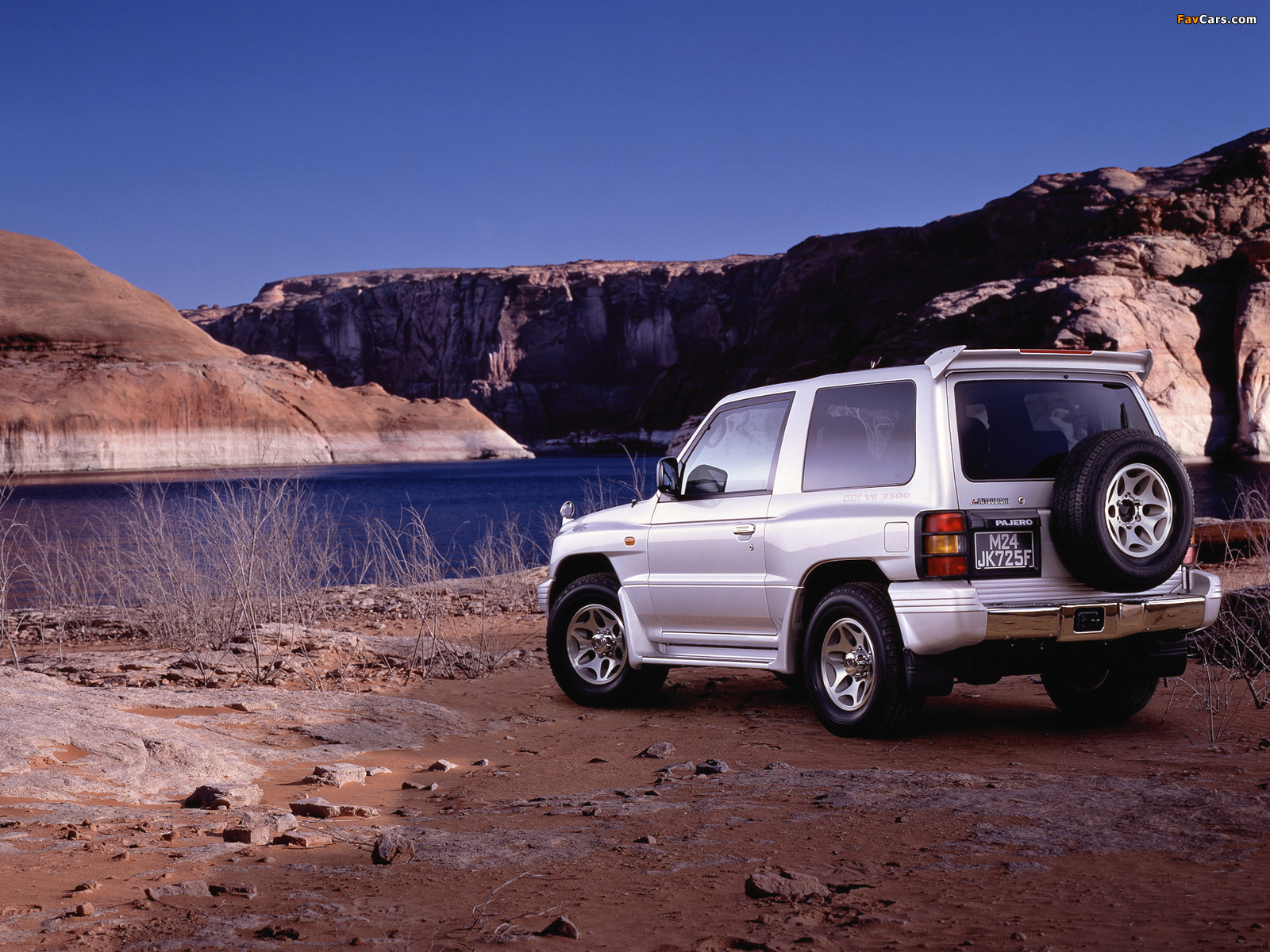 Mitsubishi Pajero Metal Top JP-spec 1997–99 wallpapers (1600 x 1200)