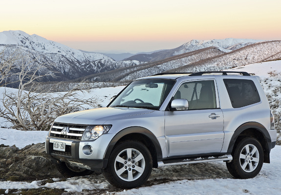 Mitsubishi Pajero 3-door AU-spec 2006–11 wallpapers