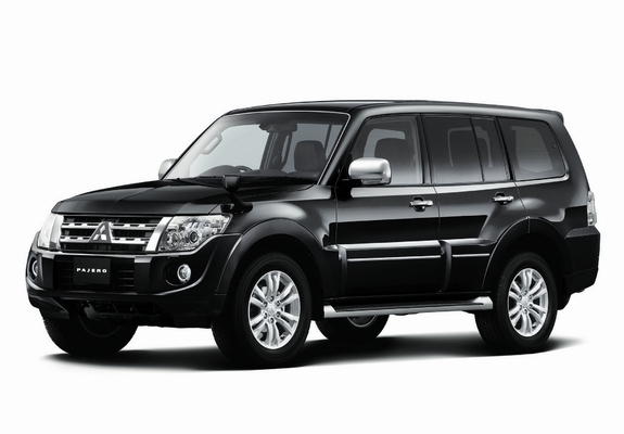 Mitsubishi Pajero 5-door JP-spec 2011 wallpapers