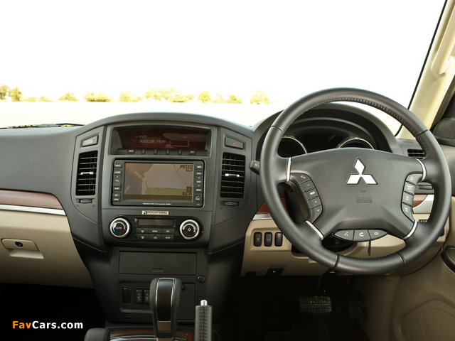 Images of Mitsubishi Shogun 5-door 2011 (640 x 480)