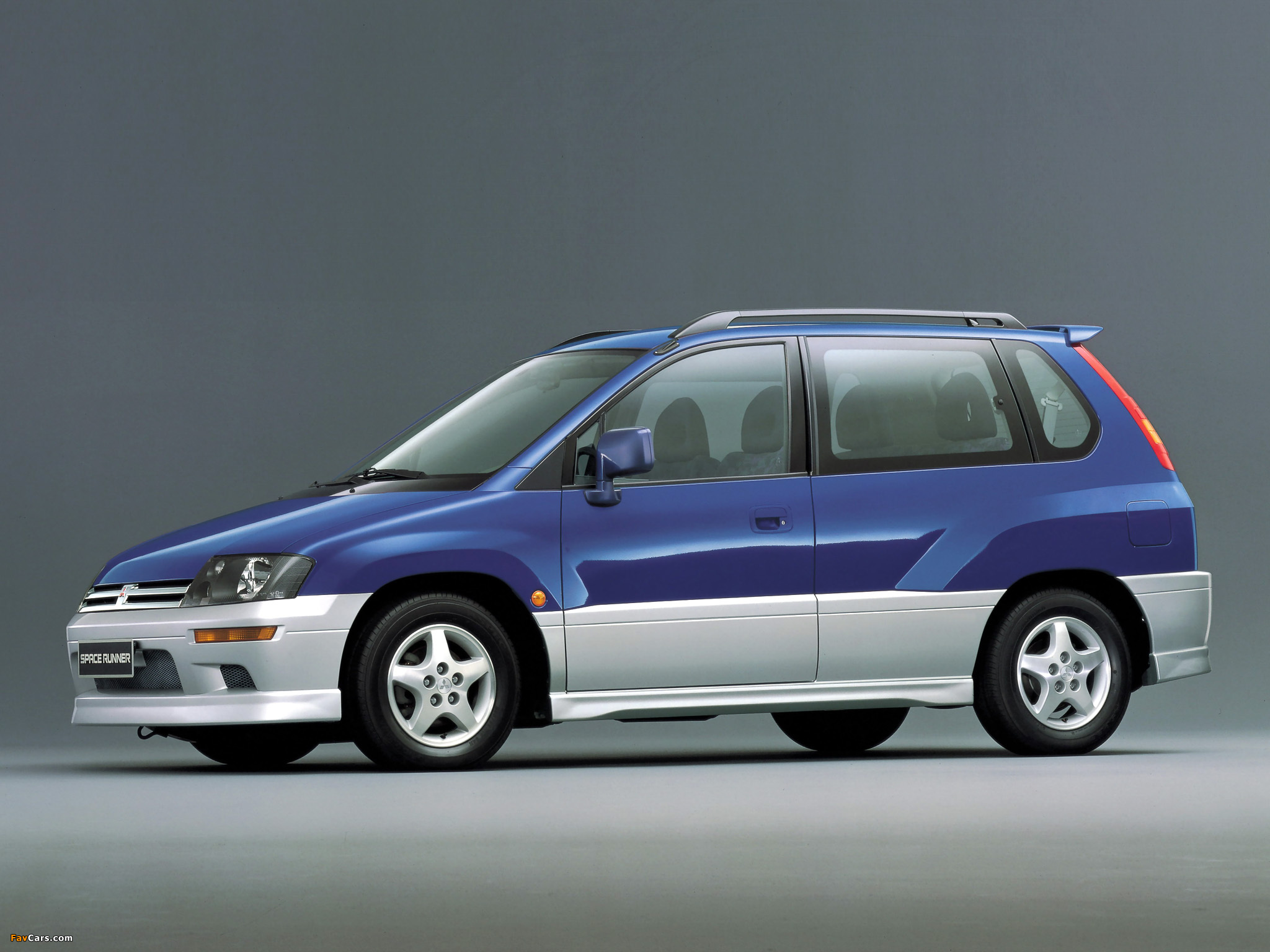 Mitsubishi Space Runner (N61W) 1999–2002 wallpapers (2048 x 1536)