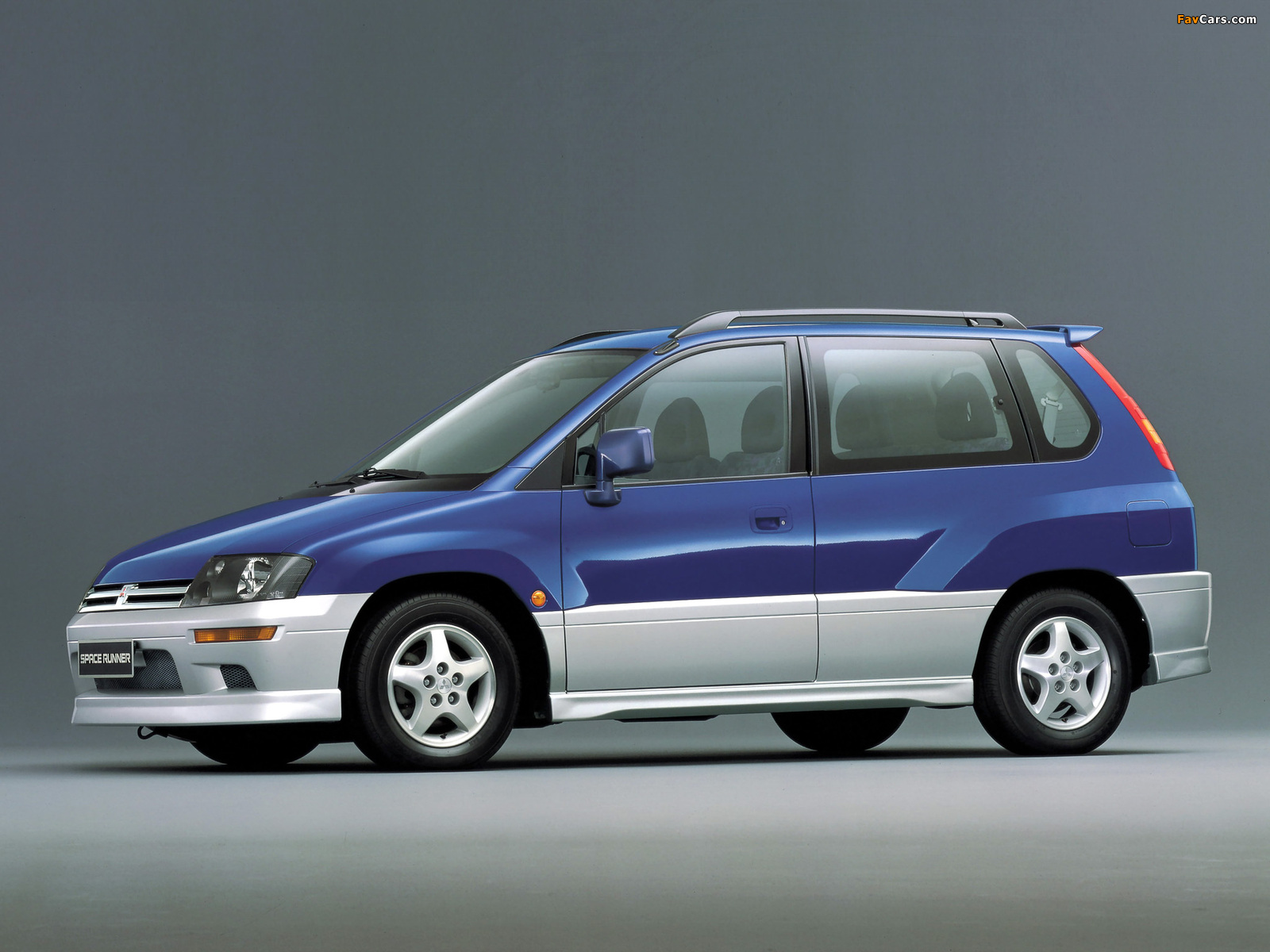 Mitsubishi Space Runner (N61W) 1999–2002 wallpapers (1600 x 1200)