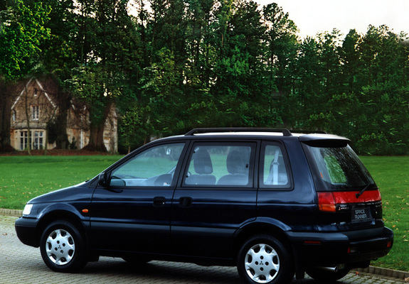 Photos of Mitsubishi Space Runner UK-spec (N10W) 1991–95