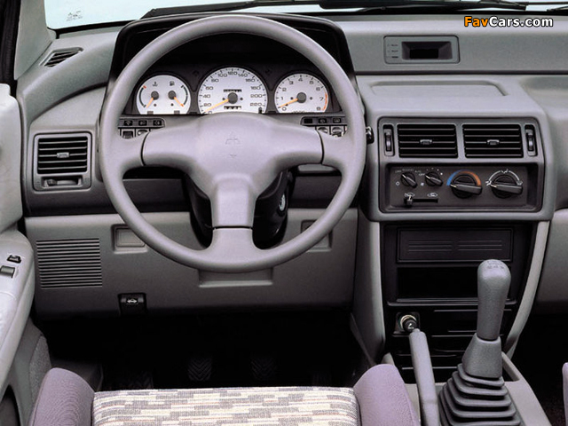 Pictures of Mitsubishi Space Runner (N10W) 1991–95 (640 x 480)