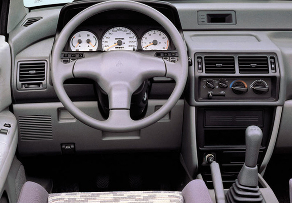Pictures of Mitsubishi Space Runner (N10W) 1991–95