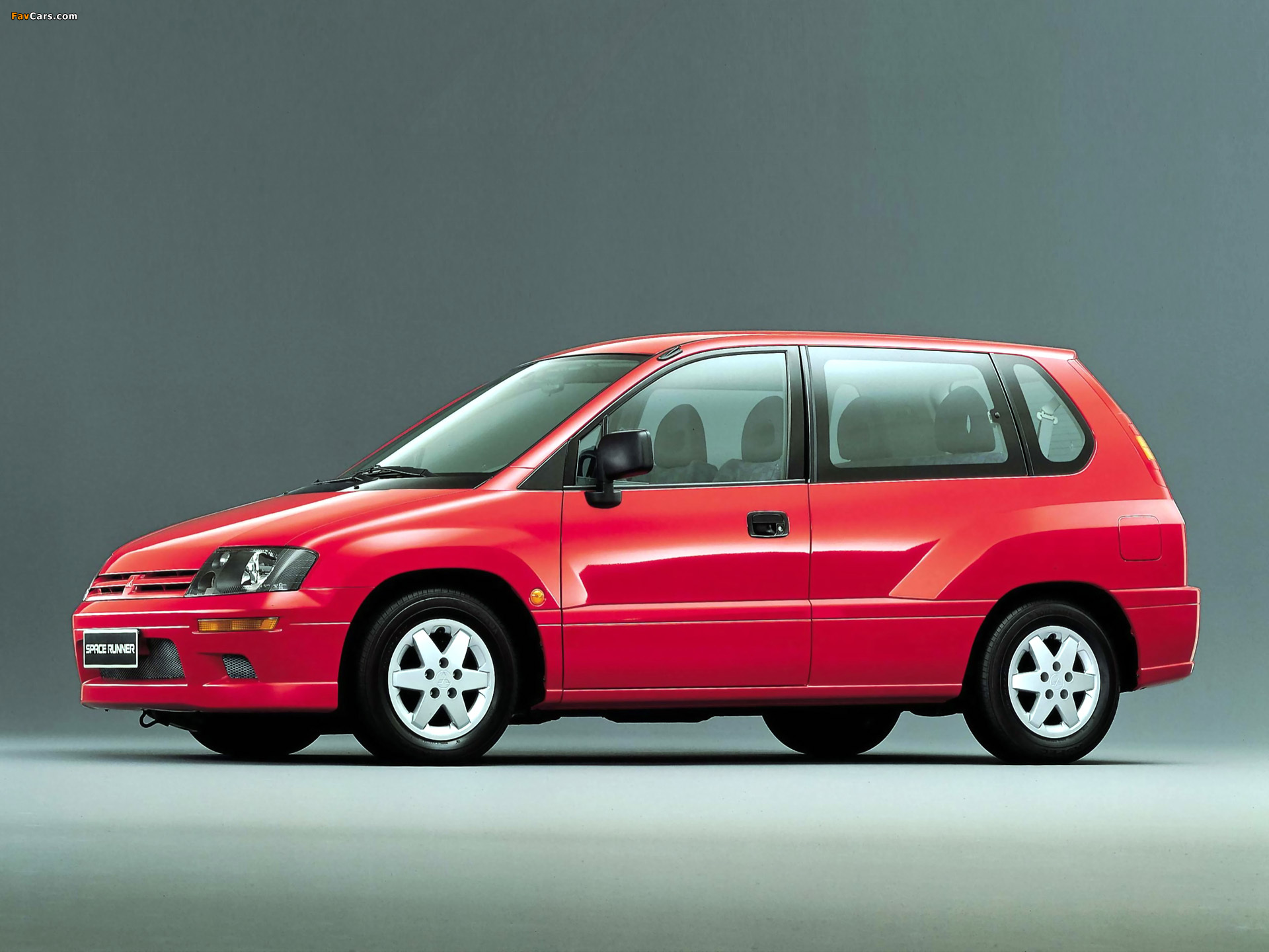 Pictures of Mitsubishi Space Runner (N61W) 1999–2002 (1920 x 1440)
