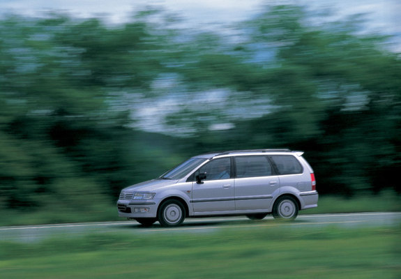 Images of Mitsubishi Space Wagon 1997–2003