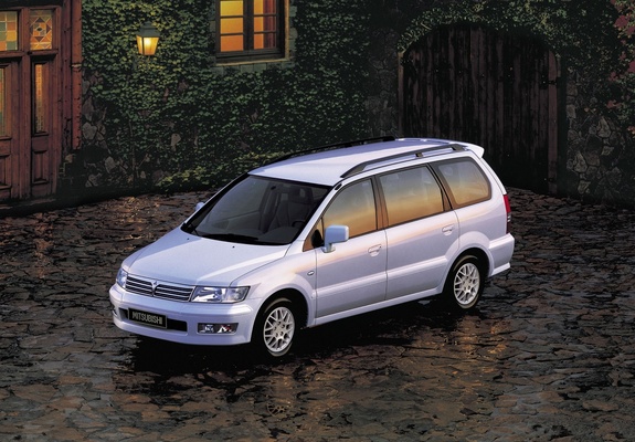 Mitsubishi Space Wagon 1997–2003 images
