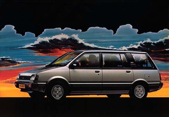 Photos of Mitsubishi Space Wagon 1983–92
