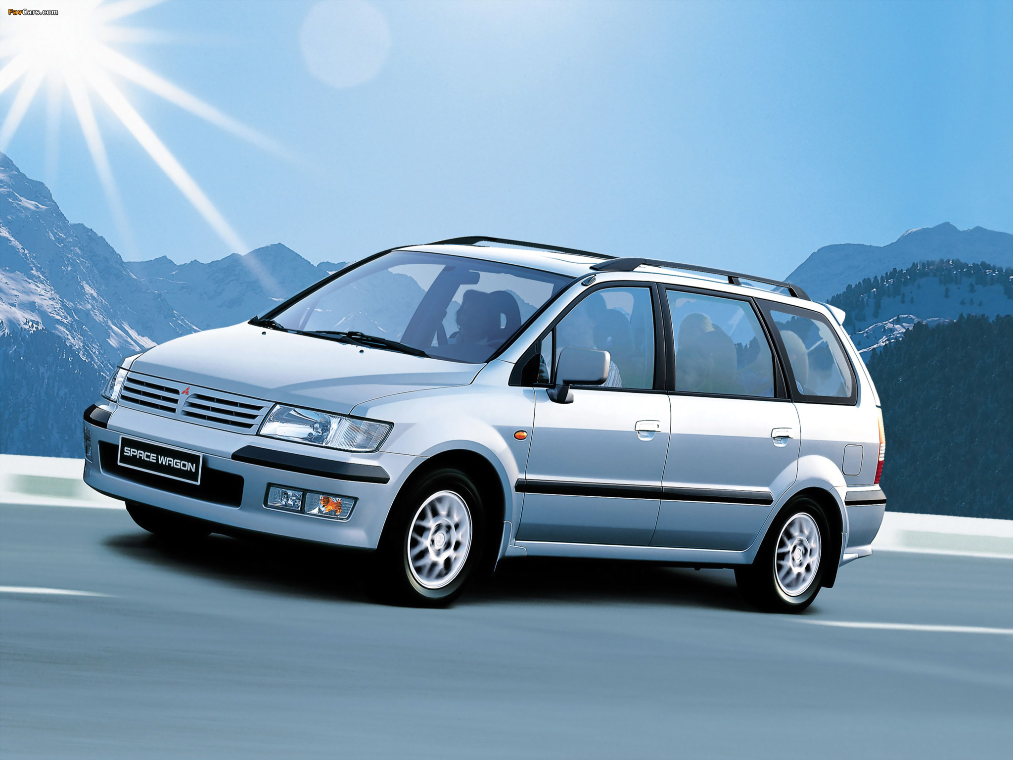 Photos of Mitsubishi Space Wagon 1997–2003 (2048 x 1536)