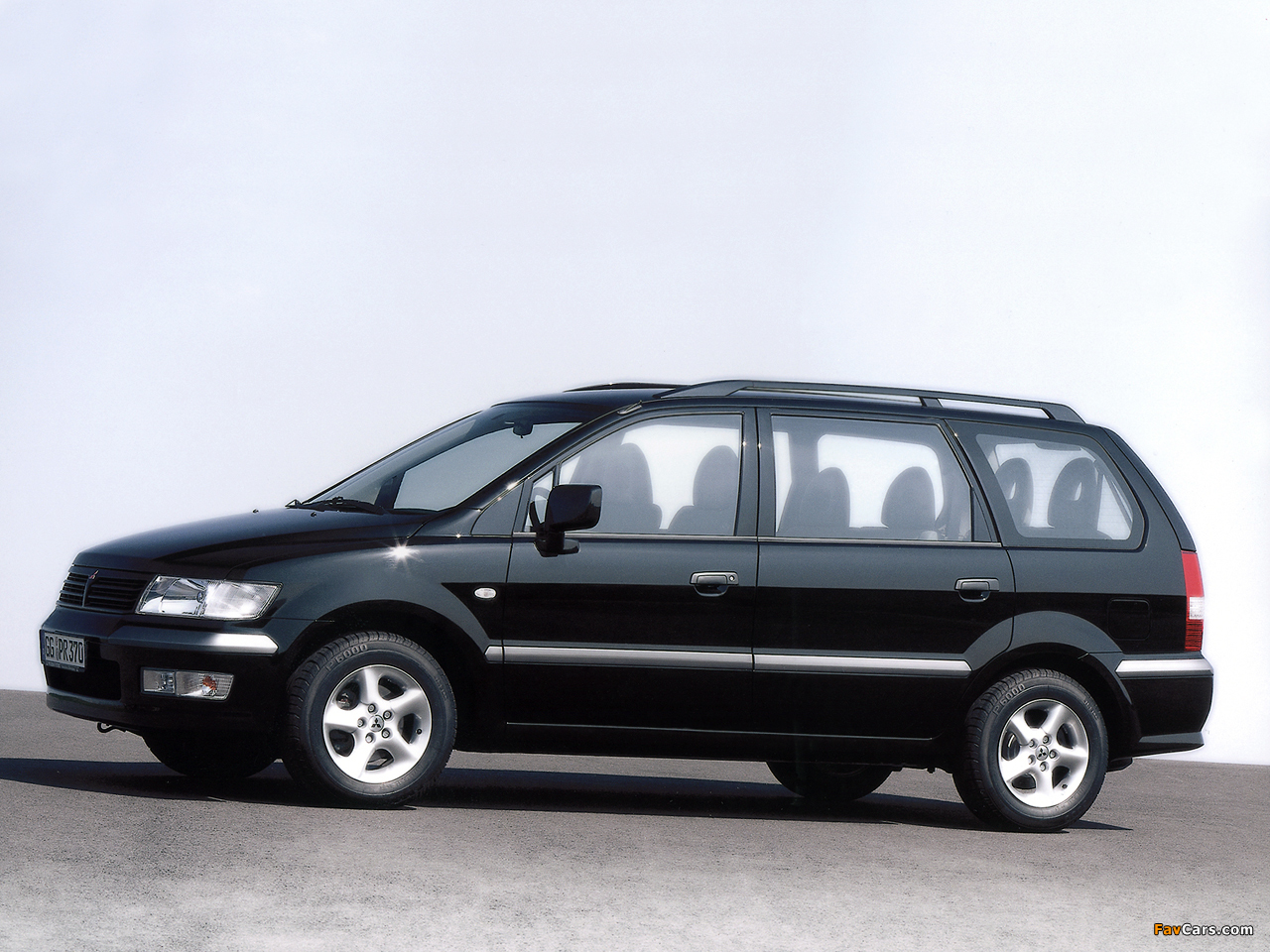 Pictures of Mitsubishi Space Wagon 1997–2003 (1280 x 960)