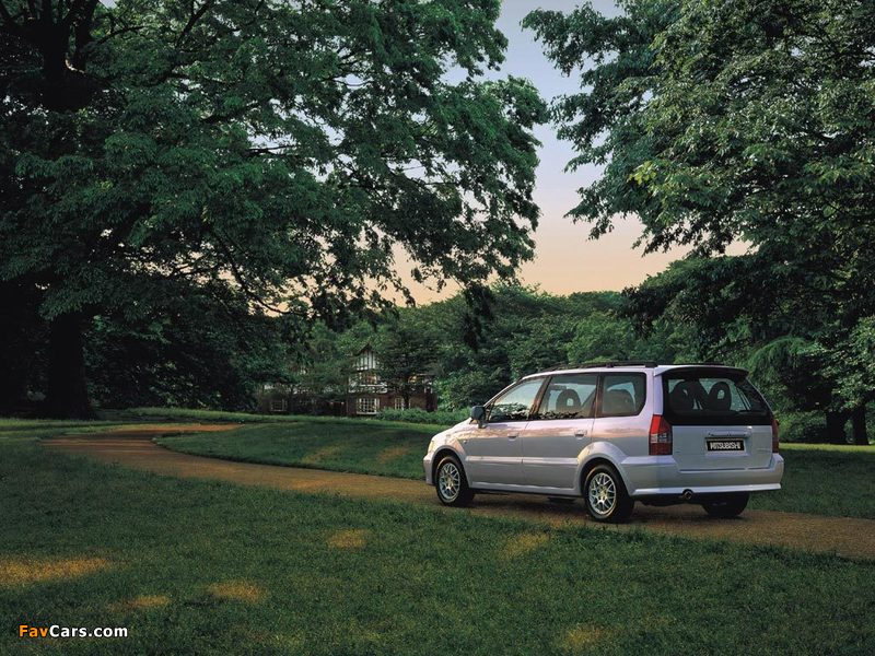 Pictures of Mitsubishi Space Wagon 1997–2003 (800 x 600)