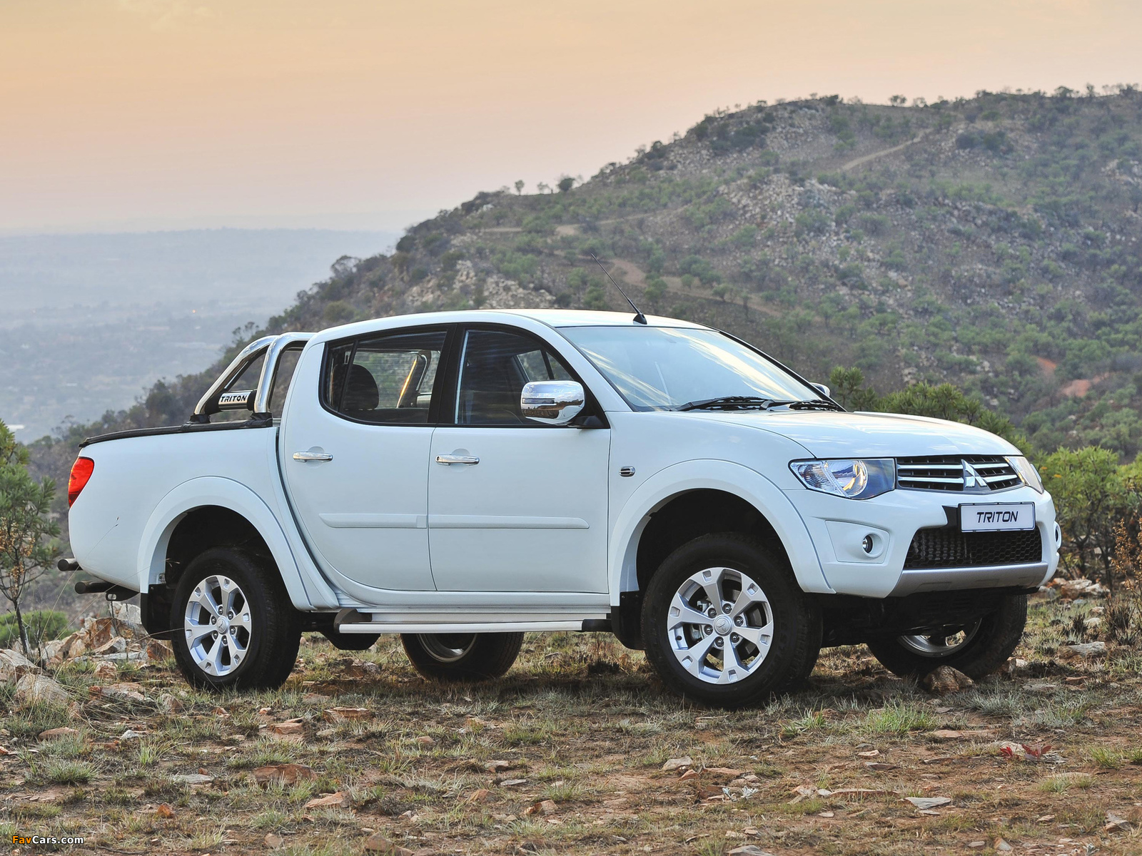 Mitsubishi Triton Double Cab ZA-spec 2013 wallpapers (1600 x 1200)