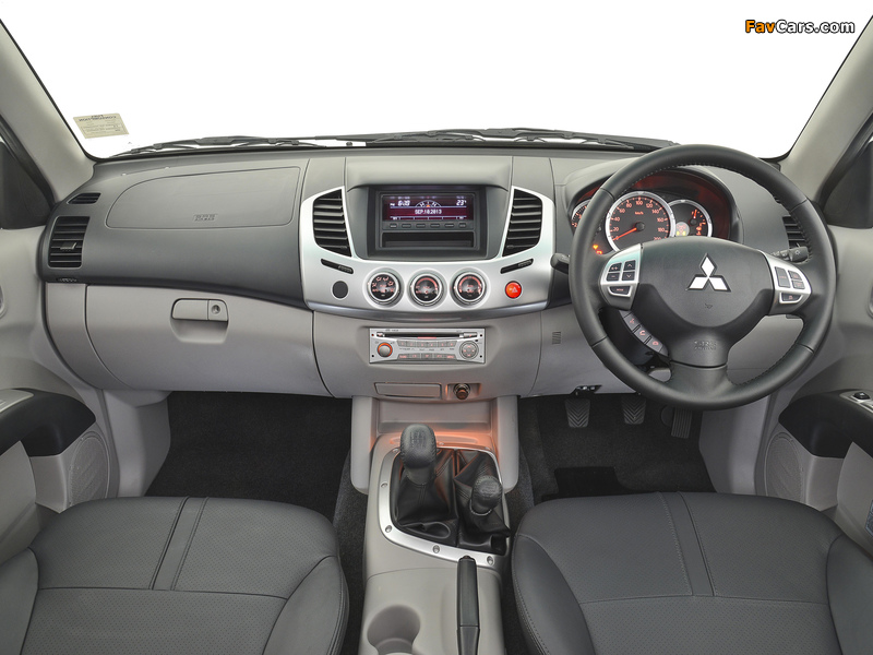 Pictures of Mitsubishi Triton Double Cab ZA-spec 2013 (800 x 600)