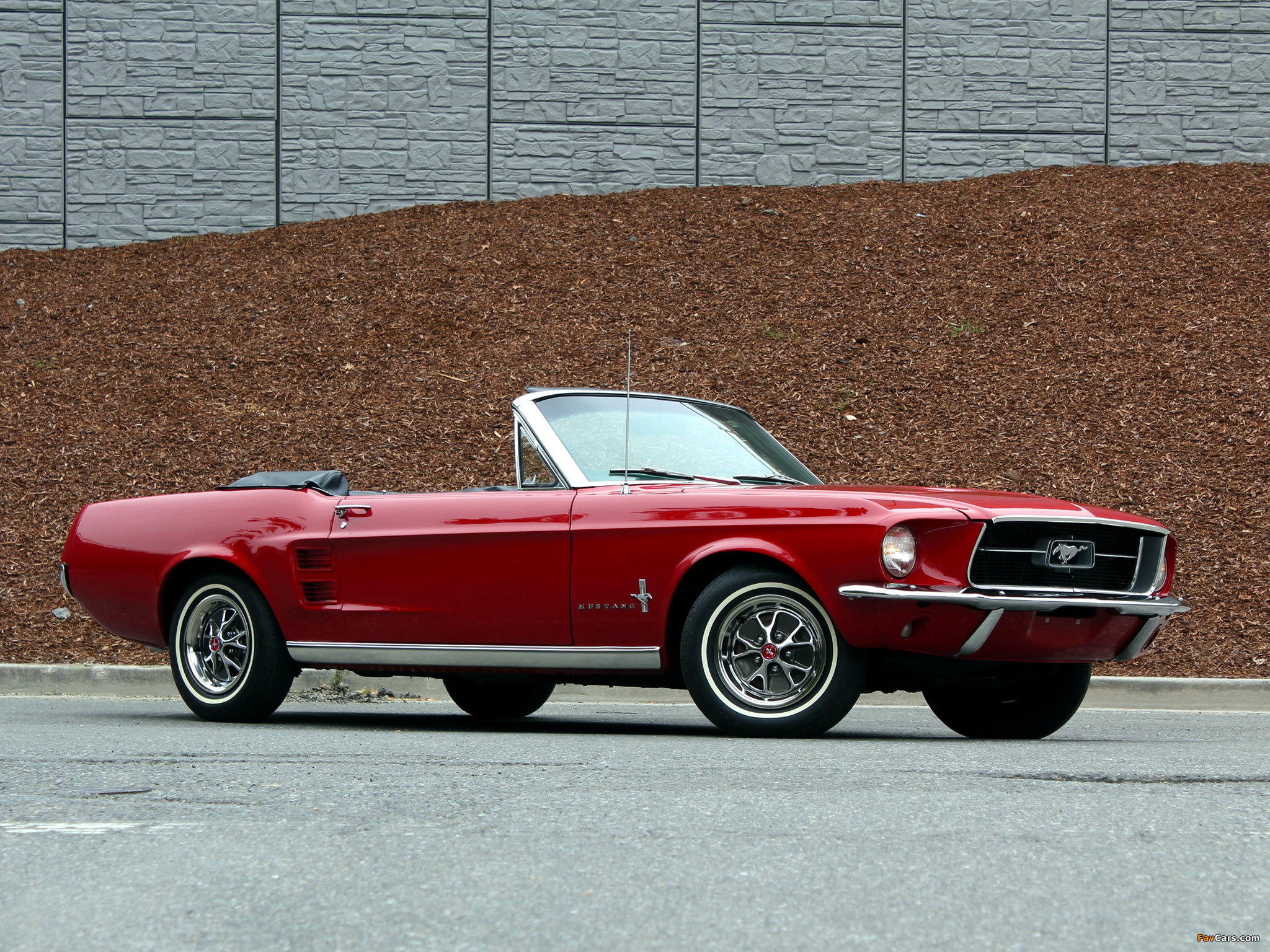 Mustang Convertible 1967 wallpapers (2048 x 1536)