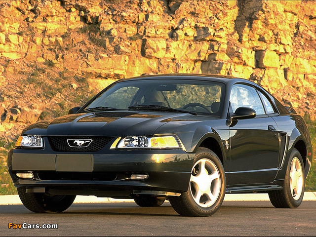 Mustang GT Coupe 1998–2004 pictures (640 x 480)