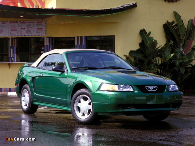 Mustang GT Convertible 1999–2004 photos (640 x 480)