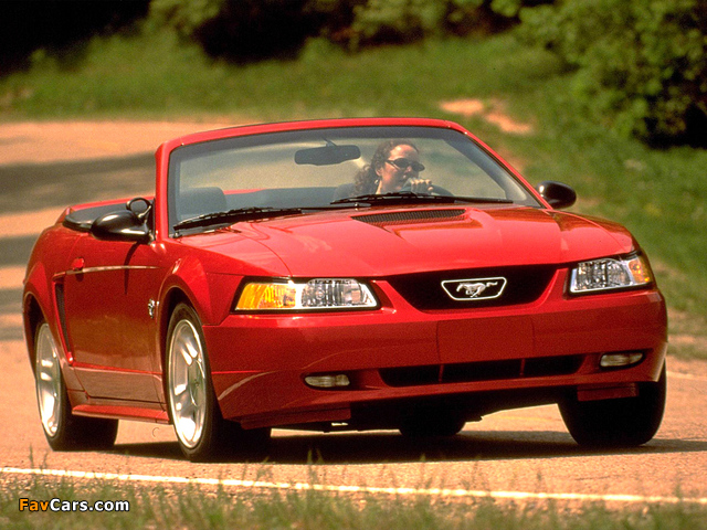 Mustang GT Convertible 1999–2004 pictures (640 x 480)