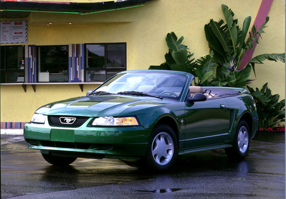 Photos of Mustang GT Convertible 1999–2004
