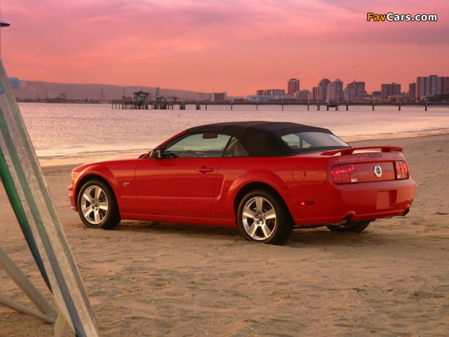 Mustang GT Convertible 2005–08 images (640 x 480)