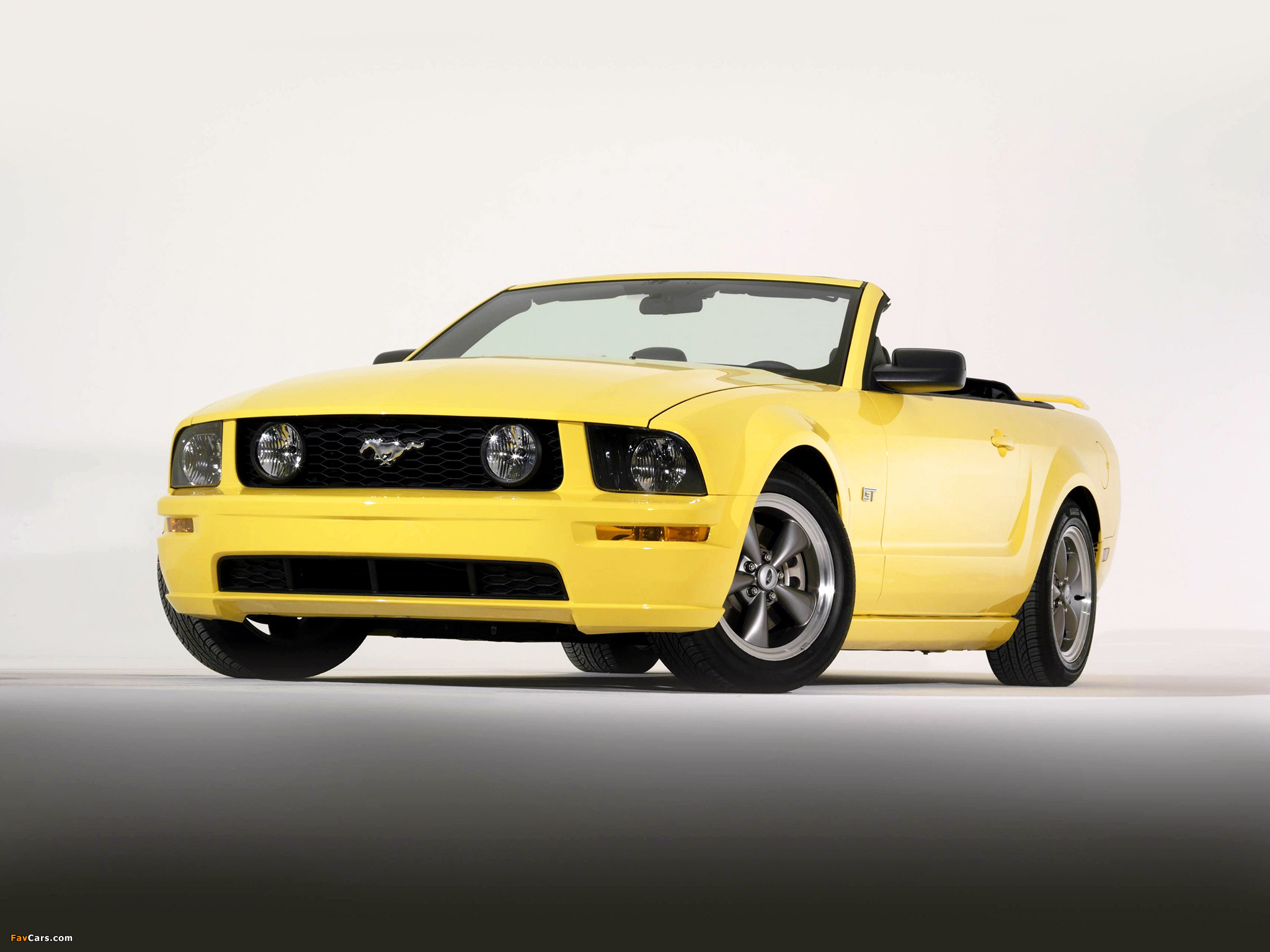 Mustang GT Convertible 2005–08 photos (2048 x 1536)