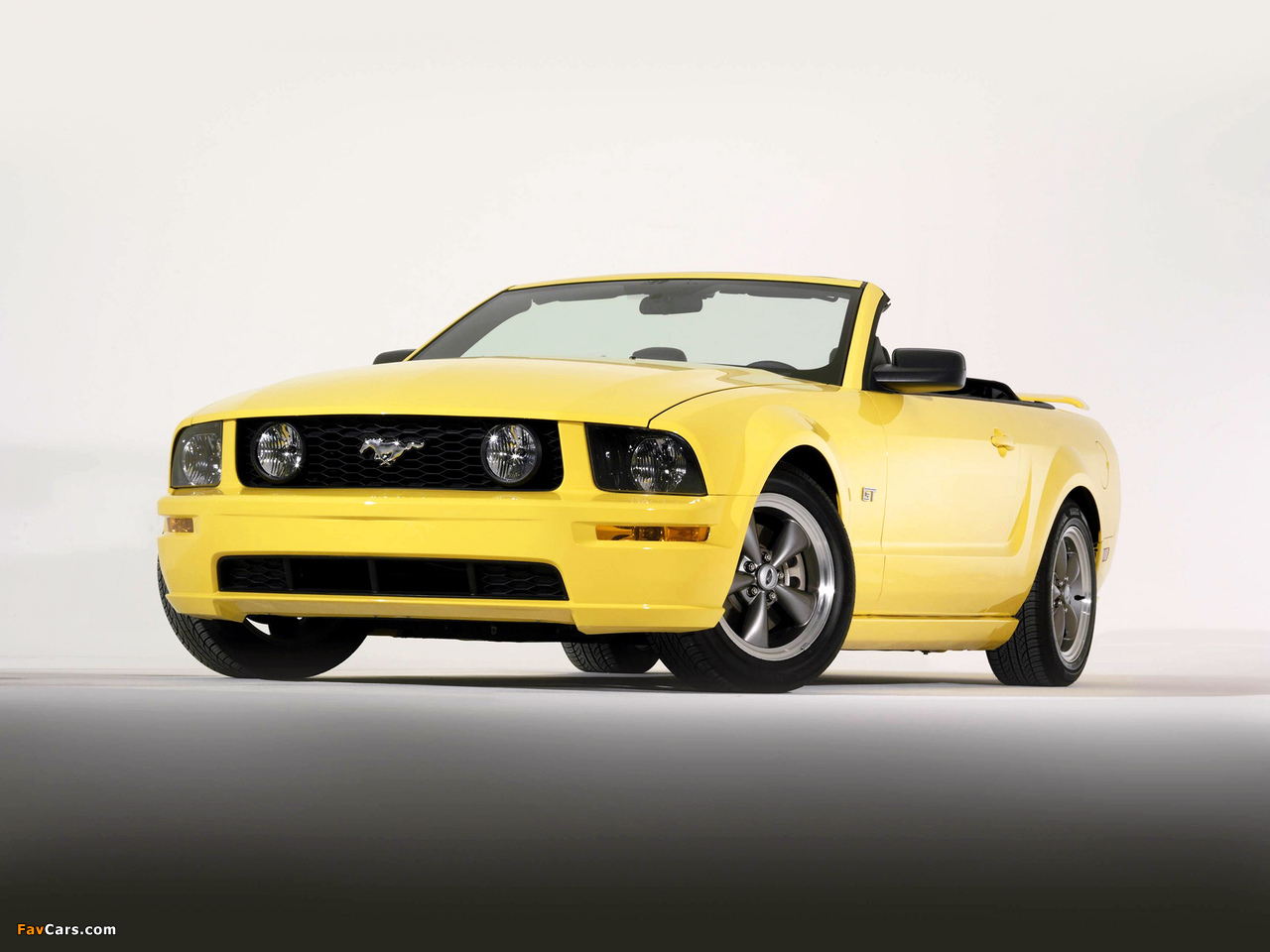 Mustang GT Convertible 2005–08 photos (1280 x 960)
